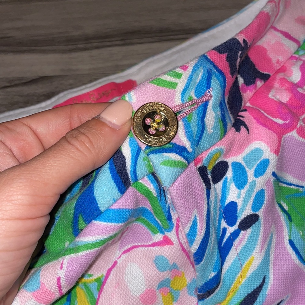 Lilly Pulitzer 00 buttercup print shorts - Picture 3 of 7